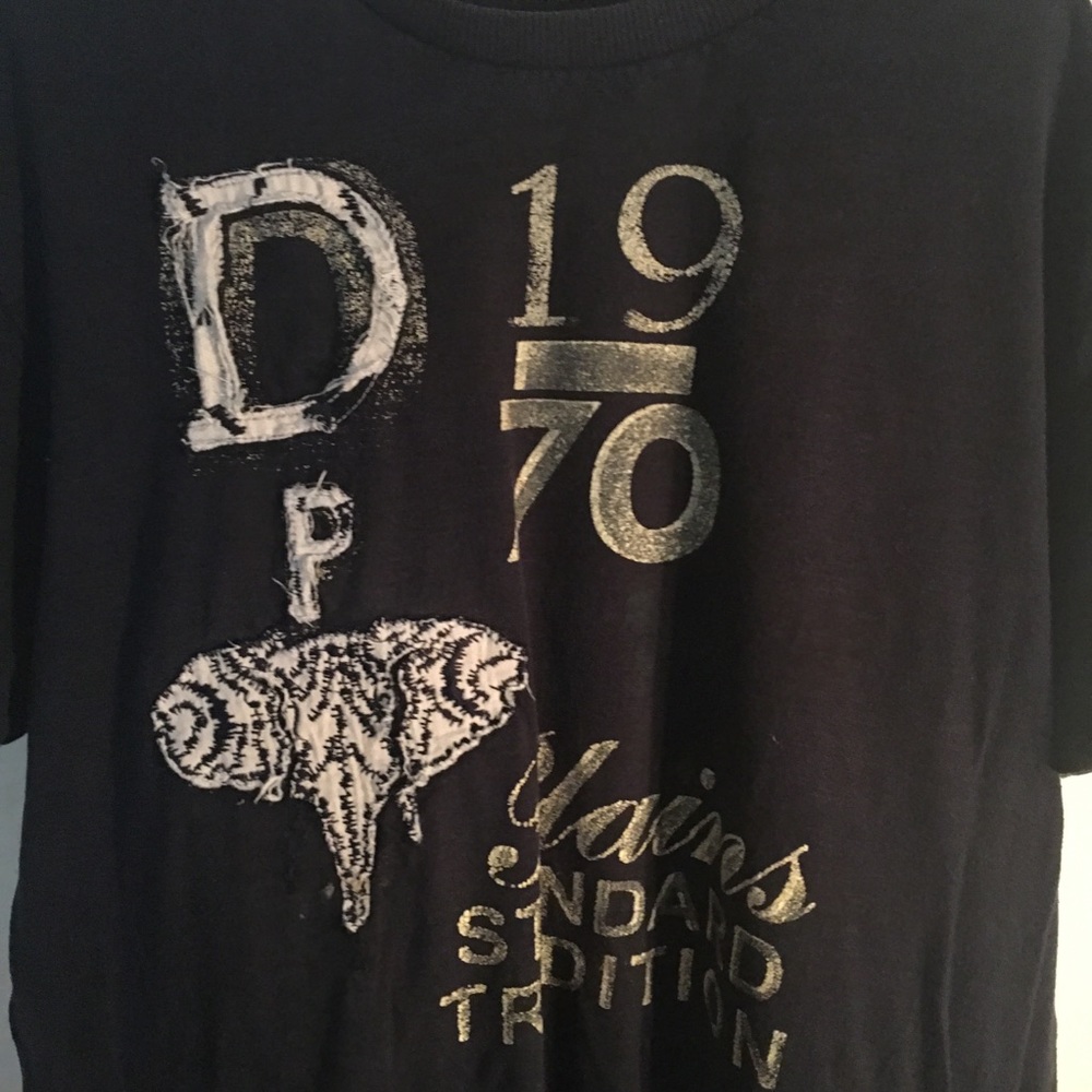 Dutch Plains outfitters graphic Tee shirt